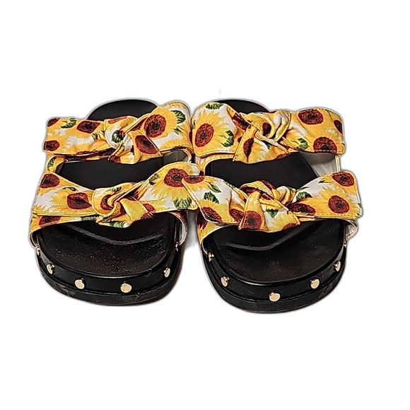 Sandals Sunflowers Bows Studs Goldtone Size 10 New without Tags - Picture 3 of 7